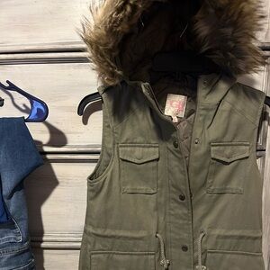 NWT: Heavy longer cargo vest with faux fur hood